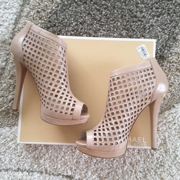 Michael Kors Graham Bootie - Picture 7 of 7